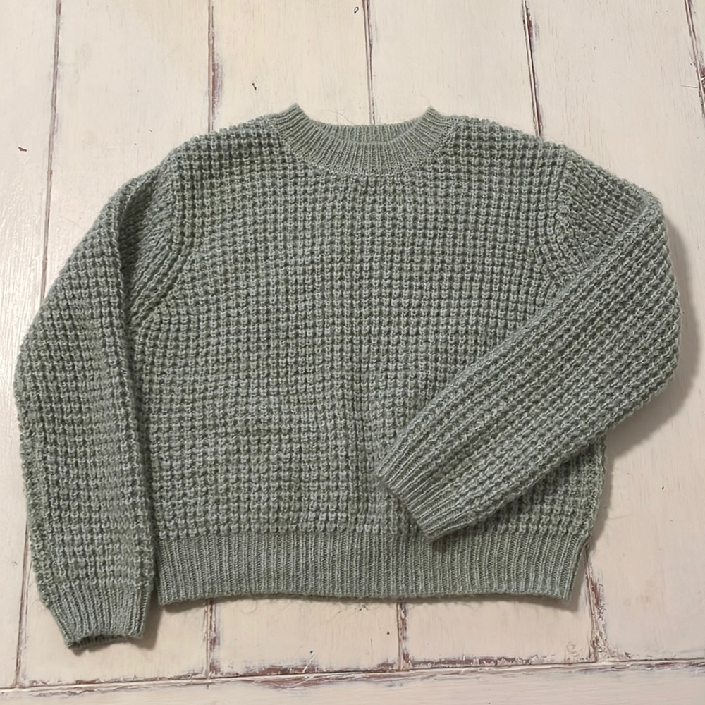 Art Class - Green sweater 7/8 fits more like a 7